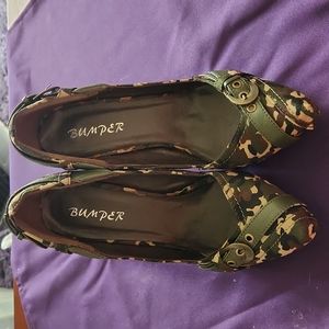 Bumper brand green camo heels sz9